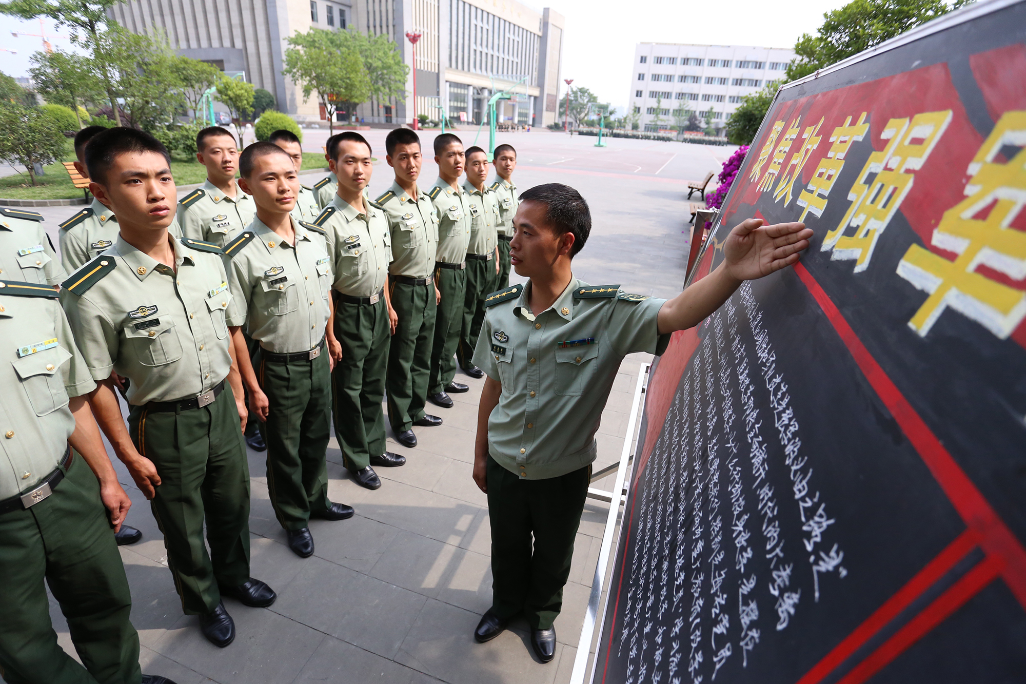 2016年5月18日,武警警官学院组织开展改革强军教育。