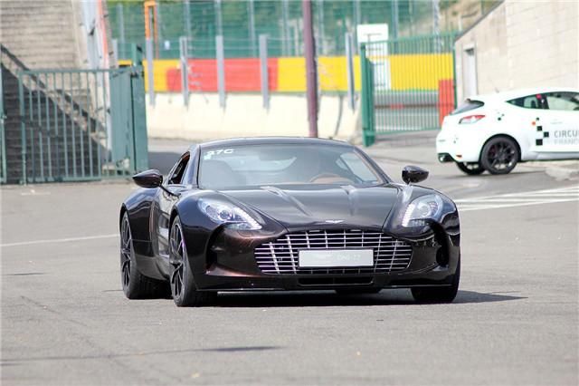 深圳大学校草座驾不输王思聪,曾晒99亿存款怼