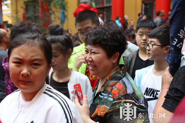 2018哈尔滨市中考首科语文科目考试结束 学生