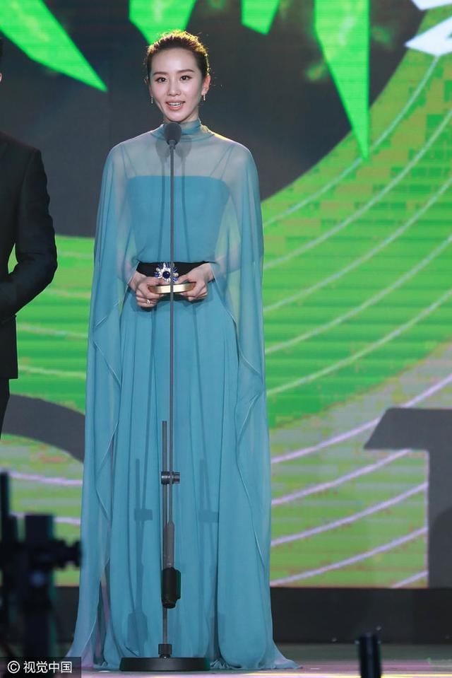 同穿蓝色礼服的赵丽颖和刘诗诗,一个像仙女,一