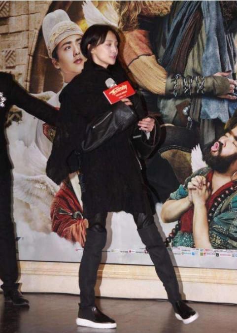 穿上皮裤杨幂、李小璐身材超好,赵丽颖五五身