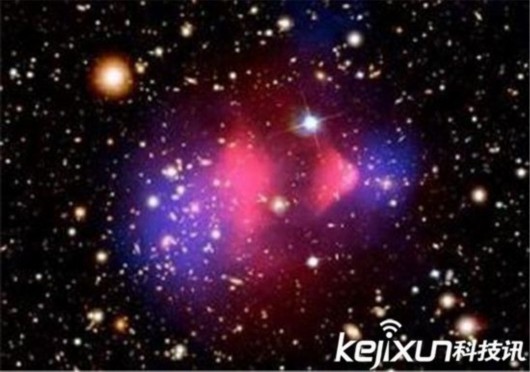 人类首次抓拍黑洞吞噬恒星瞬间 太劲爆了!