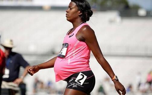 加州田径女选手阿莉西亚-蒙塔诺,在去年11月怀孕后,她并不想放弃比赛