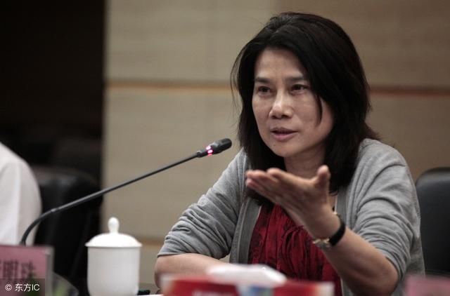 董明珠2018后是否连任格力董事长,面临十亿赌