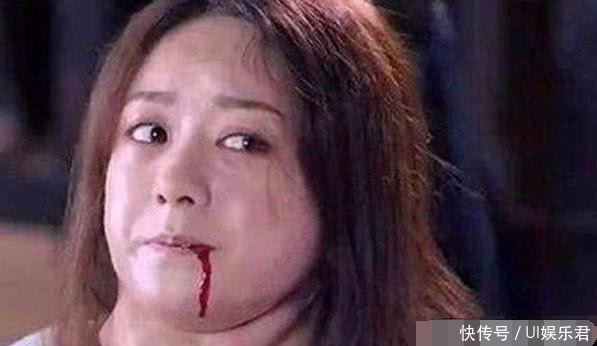 明星被掐脖子,赵丽颖令人心疼,热巴像生孩子?
