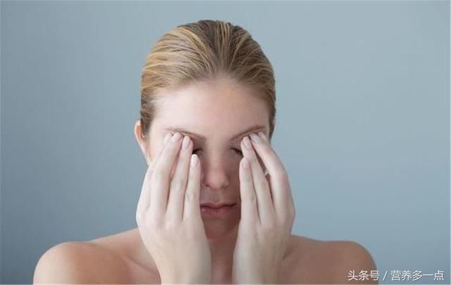 眼睛出现3种症状,可能是肝脏出问题了,发现一