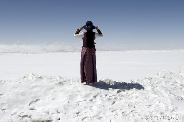 四月的纳木措湖冰雪皑皑 银色世界别样感受