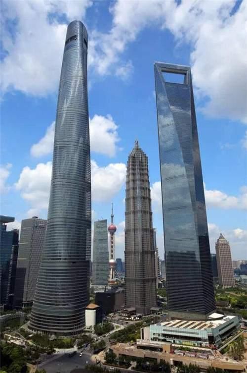 英媒终于发现了中国人盖楼速度快的秘密,空中