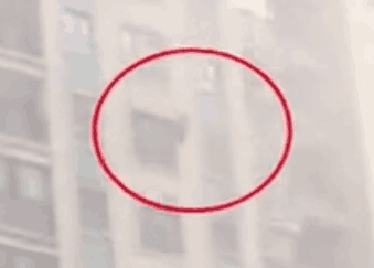 心痛!21岁消防战士救火坠楼,网友:有的人死了却