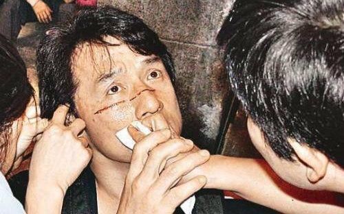 不是成龙,神似成龙,专用替身演员,工资只是成龙