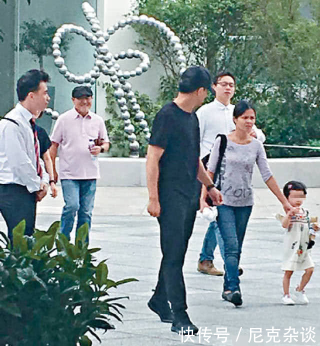 杨幂女儿小糯米唱功真不错,只是她最爱唱的歌