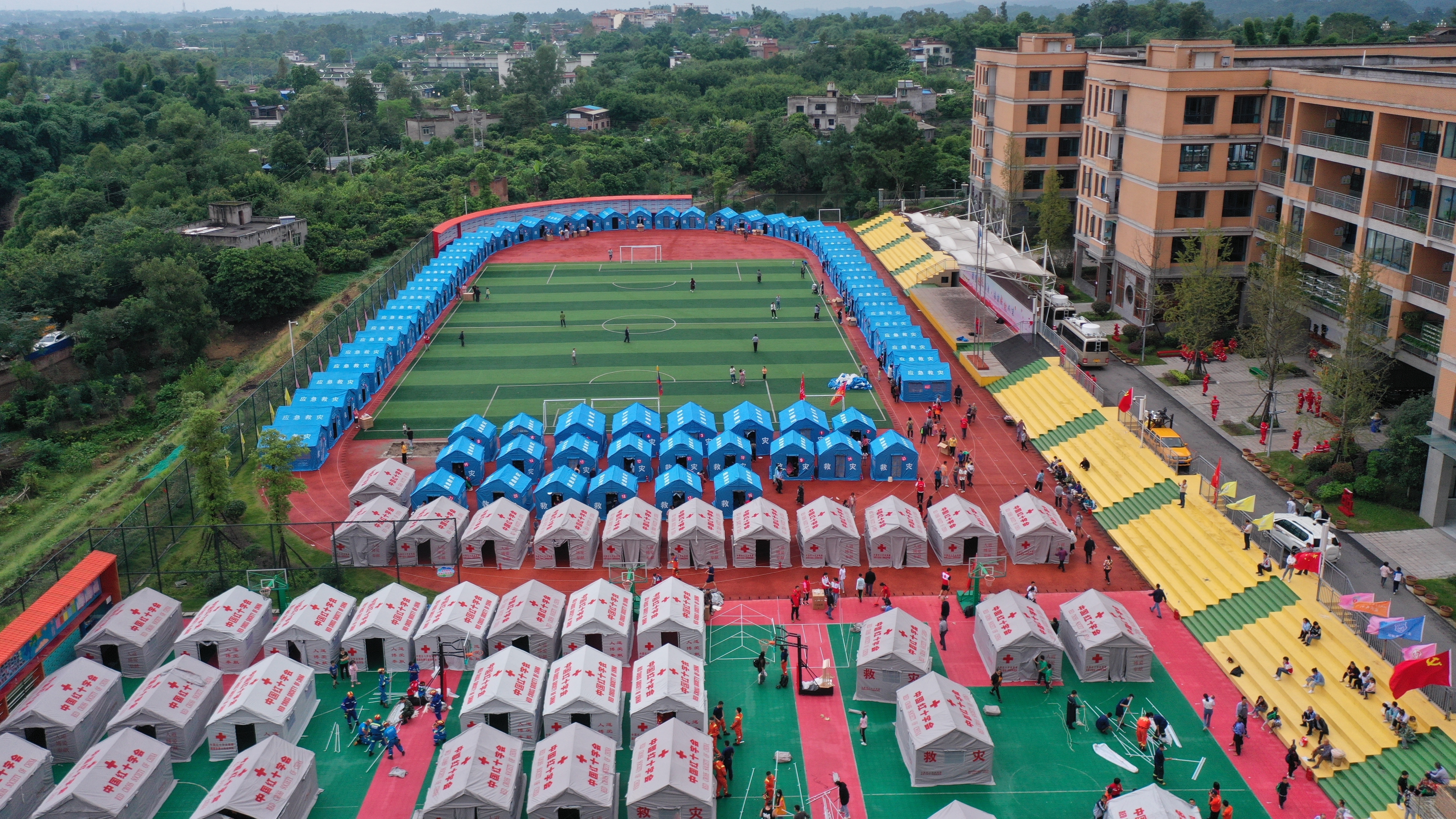 泸县6.0级地震现场房屋倒塌 救援队赶到后干了这些实事儿 泸县6.0级地震现场房屋倒塌 救援队赶到后干了这些实事儿