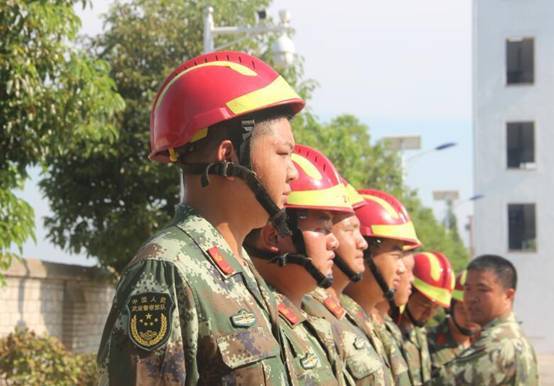 常德消防官兵在高溫下進行高強度訓練,汗如雨下.尚一網記者 祝嘉鍶 攝