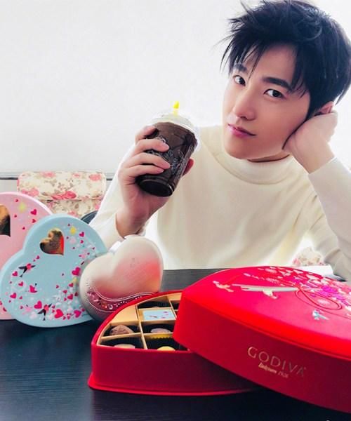 男星穿白毛衣,王俊凯时尚,张艺兴呆萌,看到他网