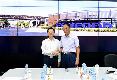 招商局集团董事长率队调研富士康:郭台铭接待