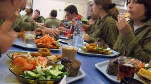 军人的吃饭速度有多快?估计还不够你洗个手,最