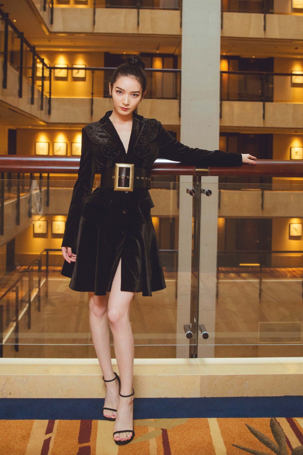 代斯李溪芮迪丽热巴初审编辑:近日,姚晨第四次登上《时尚先生》杂志的