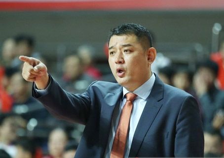山东男篮换帅迷局解析,凯撒为什么这么难下课