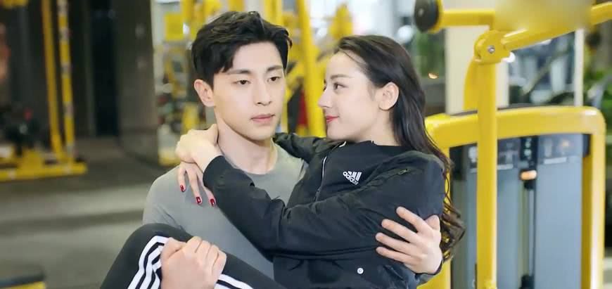 邓伦被问杨紫,迪丽热巴谁适合《我是大侦探》