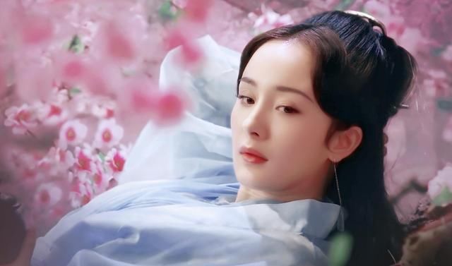 杨幂眼睛变小嘴唇肿,皮肤发黄 网友:说好的四海