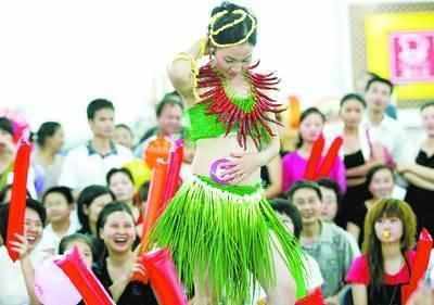 孕妈穿高跟鞋走T台秀致胎儿流产,含泪提醒:孕