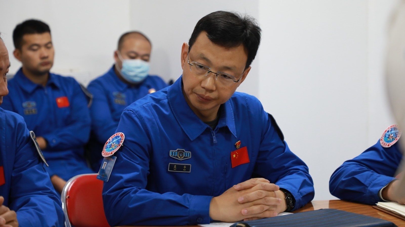 【聚焦“神十三”】零号指挥员吴华:从“996”到“007” 22年磨一剑 【聚焦“神十三”】零号指挥员吴华:从“996”到“007” 22年磨一剑