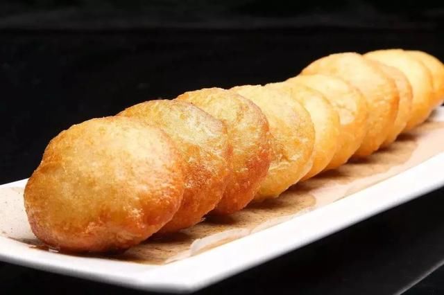 蓝田泡油糕:入口即化,启齿则散,松酥绵润,风味悠长.