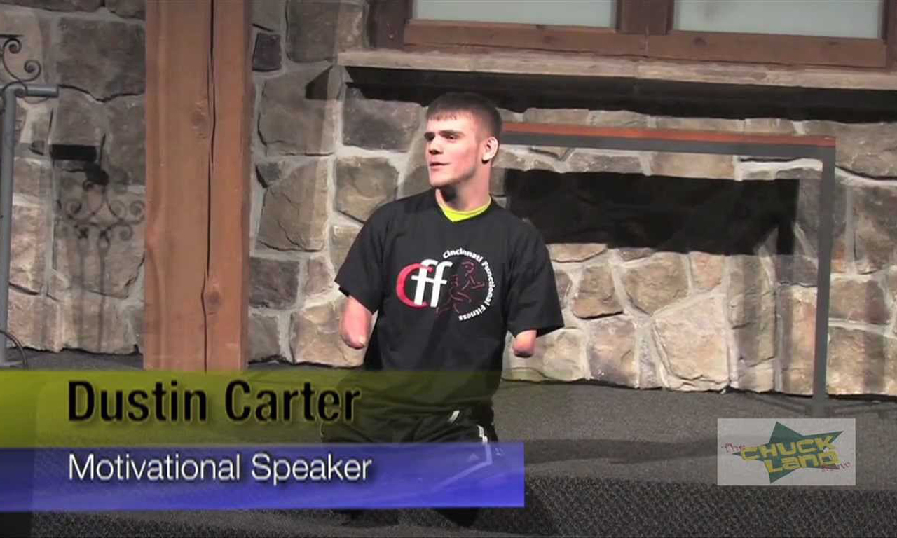 Dustin越挫越勇立志要参加俄亥俄州的州际高中摔角大赛，大家都觉得这是一个荒谬绝伦的决定。