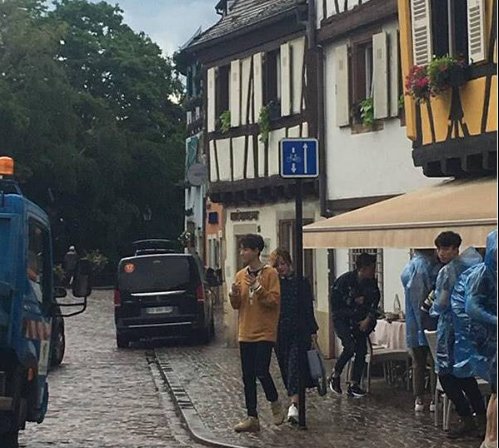 中餐厅2赵薇王俊凯逛菜场 还珠剧组时隔多年