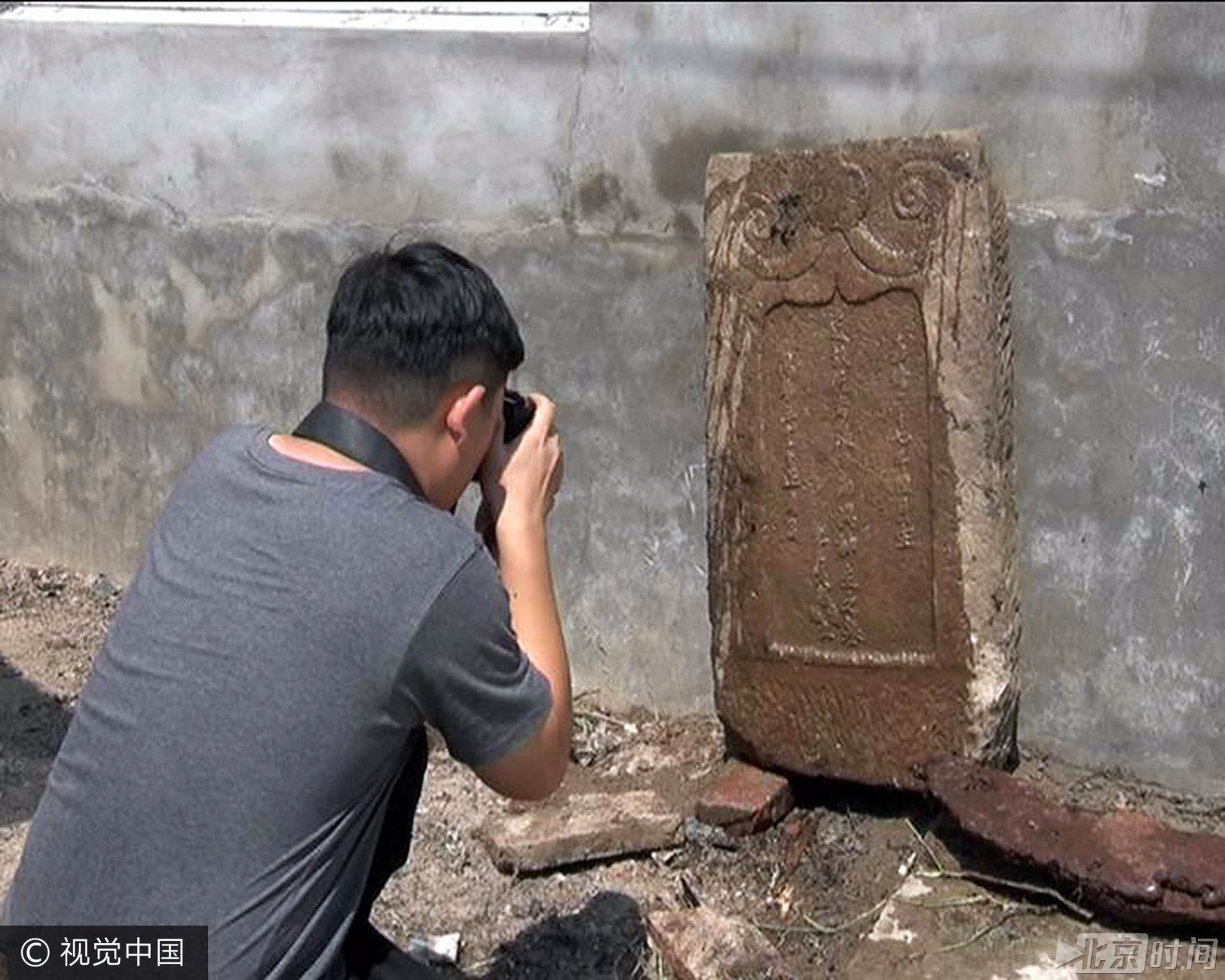 拆猪圈发现明代文物 村妇及时上交博物馆