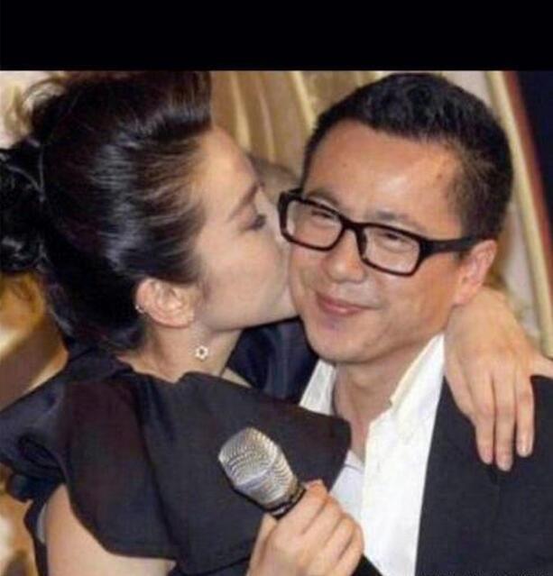 崔永元又喷华谊,晒出冯小刚跟王中磊的各种丑