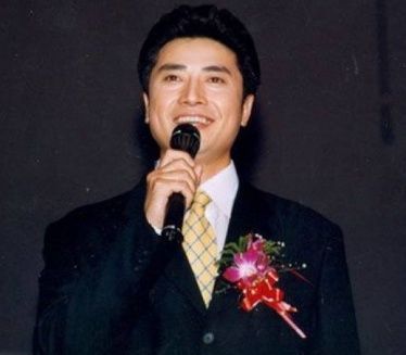 二十年前的《正大综艺》《经济半小时》等他是当家掌门人,自2003年