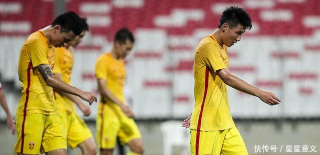 国足闷平巴林,张稀哲传球直接传给对手后,谁注