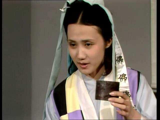 栊翠庵里4人品茶,妙玉为何训斥林黛玉贾宝玉2人而不说薛宝钗呢?