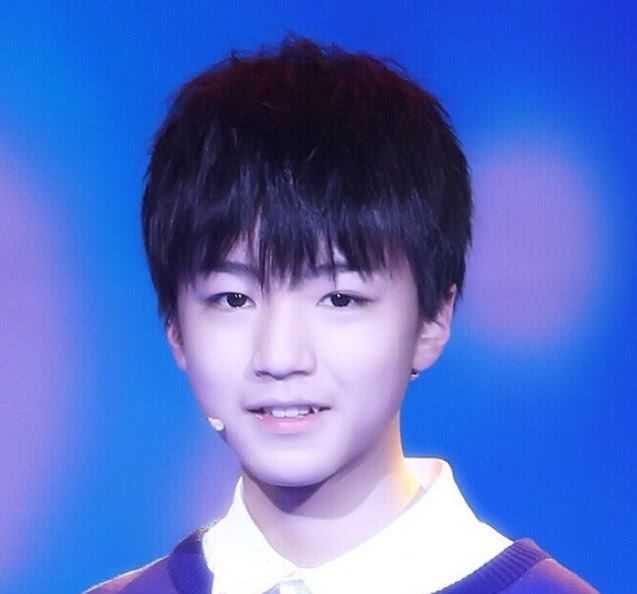 18岁的王俊凯到底有多高?看身边的鹿晗就知道