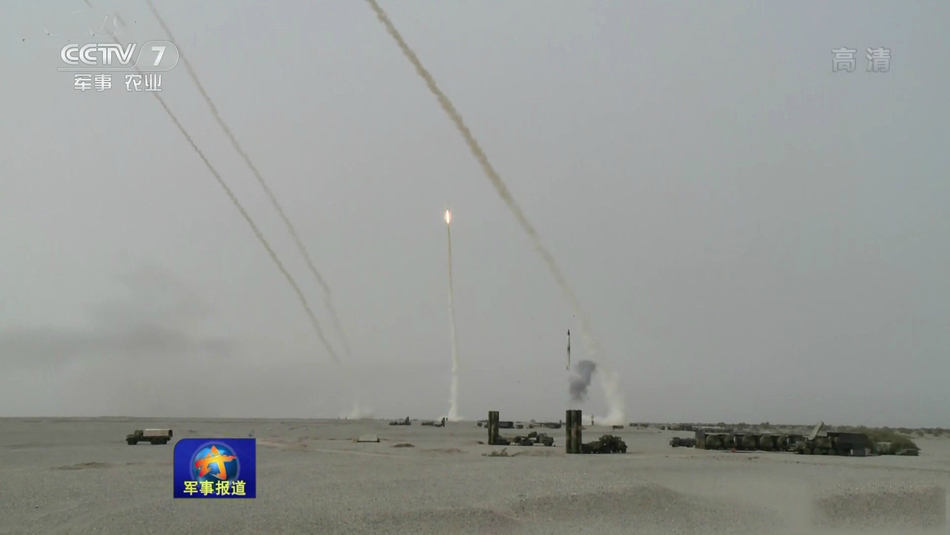 这才叫做防空火力网!解放军S300防空导弹连射 这才叫做防空火力网!解放军S300防空导弹连射