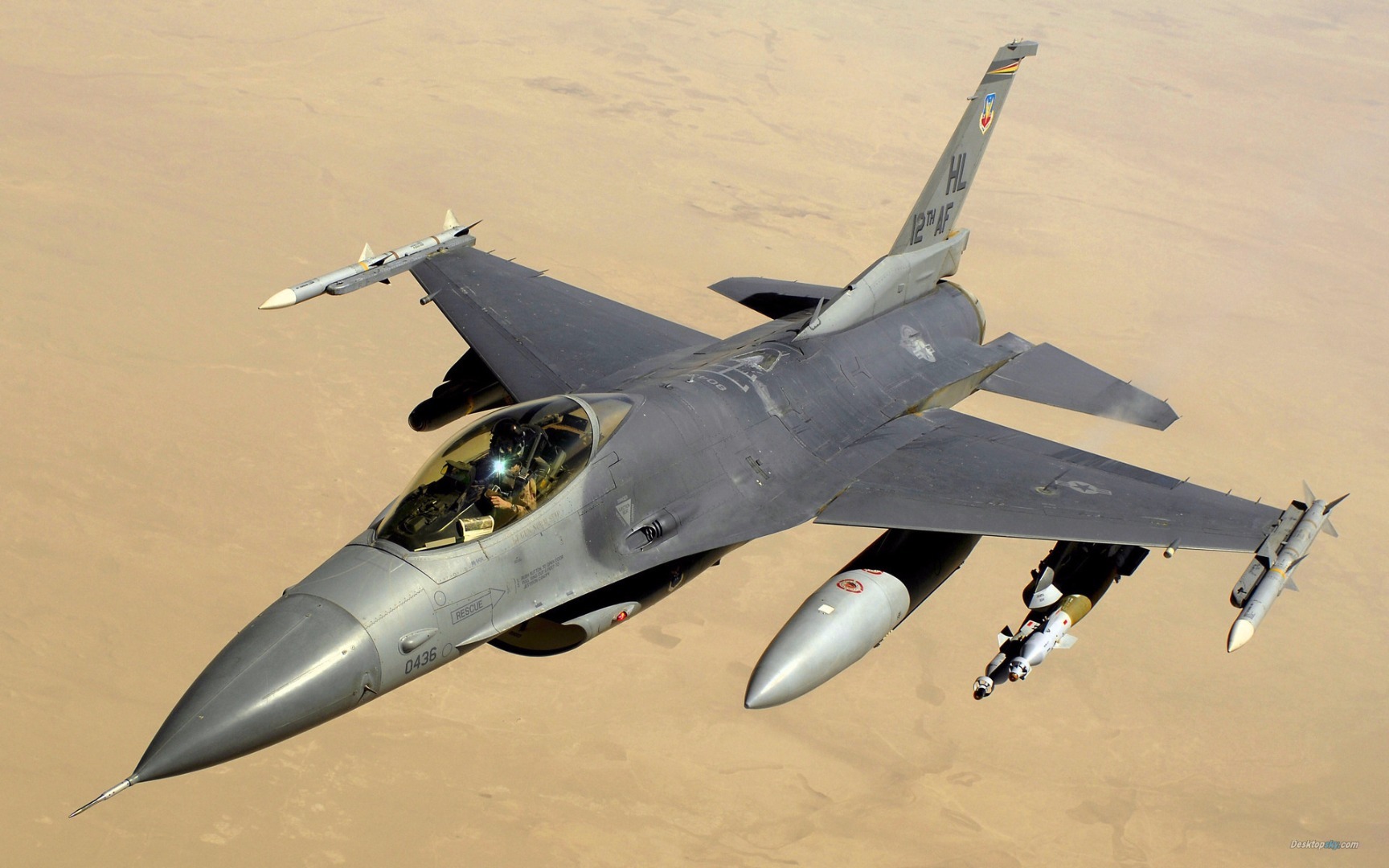 通用动力F-16“战隼”（英文：General Dynamics F-16 Fighting Falcon），是美国通用动力公司在上个世纪七十年代为美国空军研制的单发轻型空中优势战斗机，与F-15战斗机一道是美国空军主力战斗机之一，1993年通用动力将航空业务出售给洛克希德，在此之后的F-16战斗机称为洛克希德F-16。