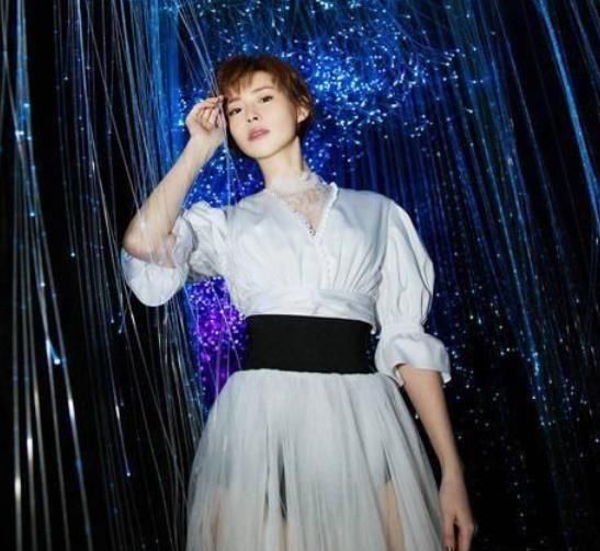 古力娜扎好厉害!一身鱼尾裙艳压群芳,毛晓彤王