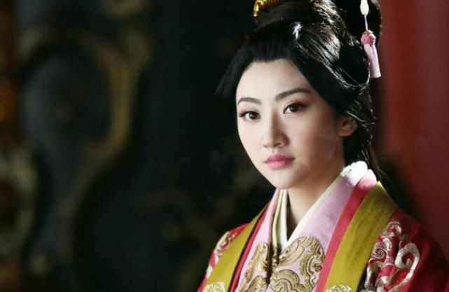 景甜不止电影有大咖当陪衬,电视剧也曾让热巴