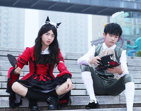 你见过这样的tfboys吗？变身女装好吸睛