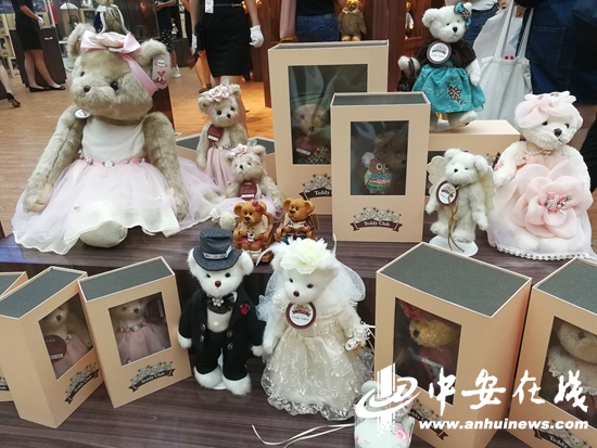 限量版泰迪熊亮相 百年泰迪熊文化展在肥启动