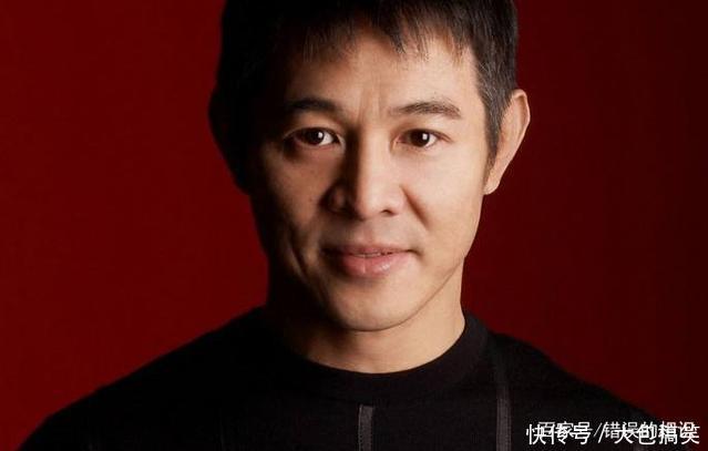 李连杰想捐100亿改回中国国籍,成龙大哥7个字