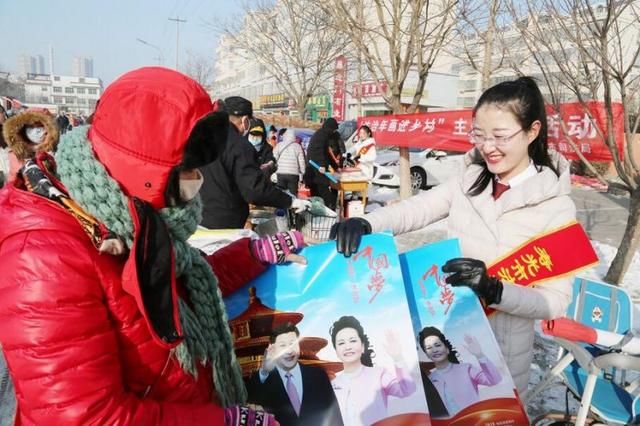 把法律服务热线贴到百姓炕头上