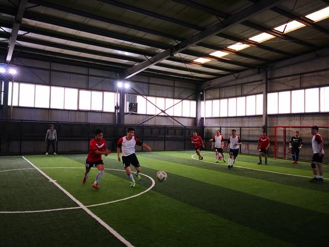 西安绕城分公司与西安交警高速大队开展足球友