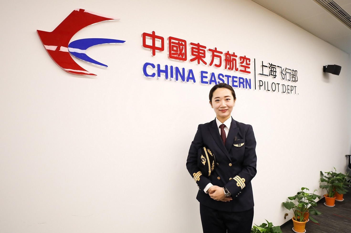 她在手机里意外发现了一条特别的彩信:东航委托南京航空航天大学招收6