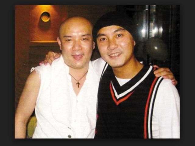 张卫健弟弟暴毙,警察调查后,背后的事情让人心