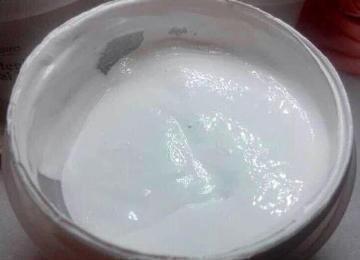 小姨妈洗脸前用牙膏,一周轻松美白祛斑,半月养