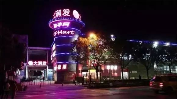 沃尔玛连关11店,华润万家减少800家,2018年 关