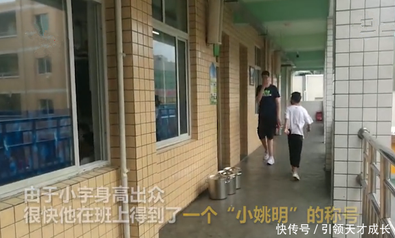 世界最高小学生?11岁身高2.06米,得知父母身高