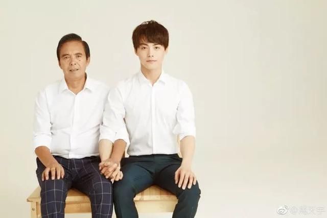 马天宇爸爸突然去世,他的一句悼念词却被众人